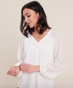 Blouse ecru manches plumetis femme vue de face