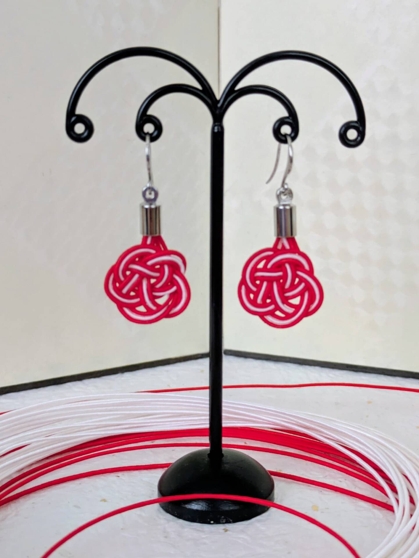 Boucles d'oreilles Umemusubi - Rouge & Blanc