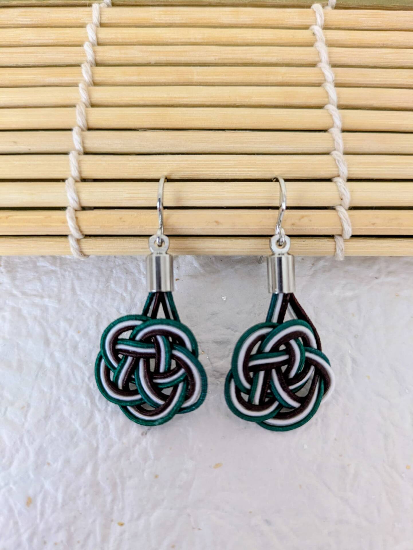 Boucles d'oreilles Umemusubi - Vert Profond & Marron